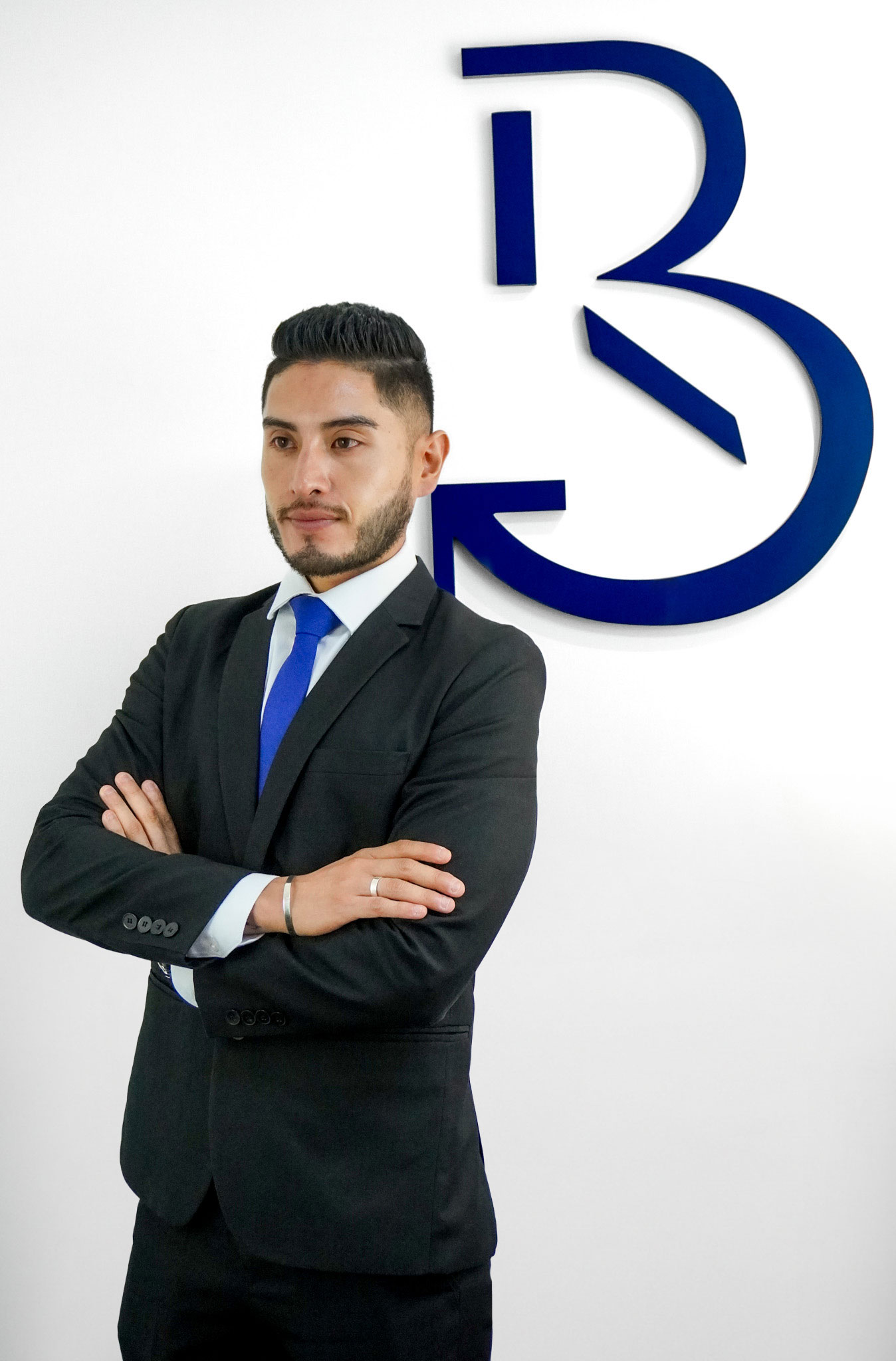 "Abogado laboral asesorando empresa en Lima"