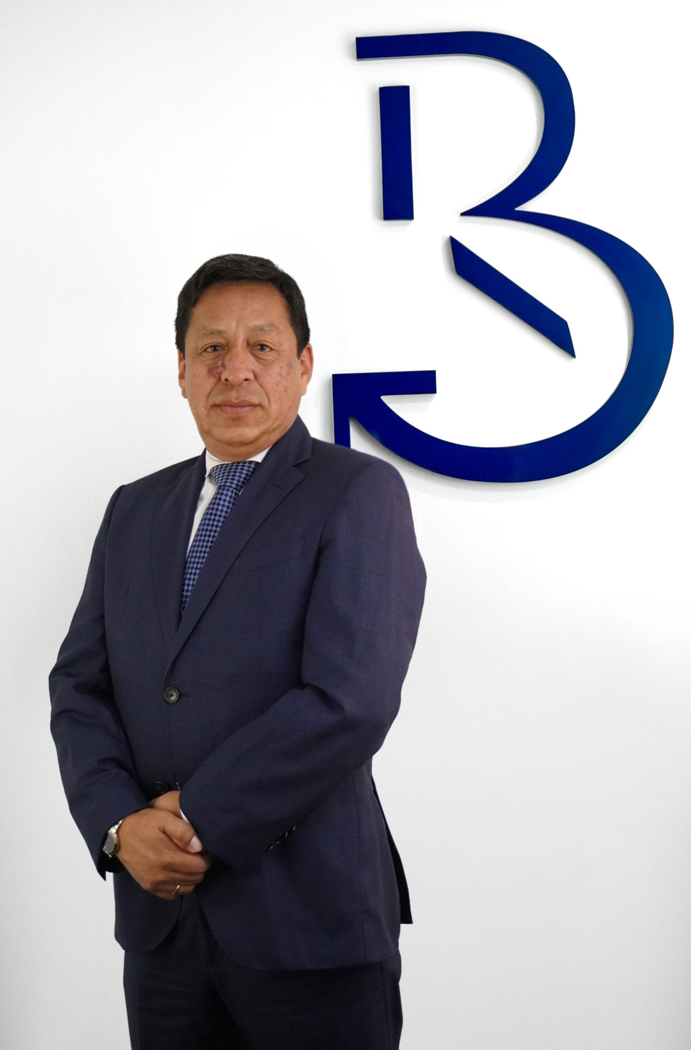 "Abogado laboral asesorando empresa en Lima"